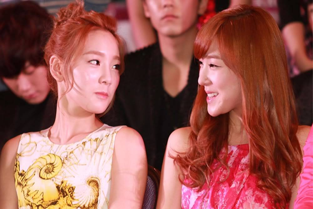 [PIC][05.04.12] LINK DOWN Hình ảnh + videos Taeyeon và Tiffany sang Thái làm MC show Korean Music Wave Dffdfd