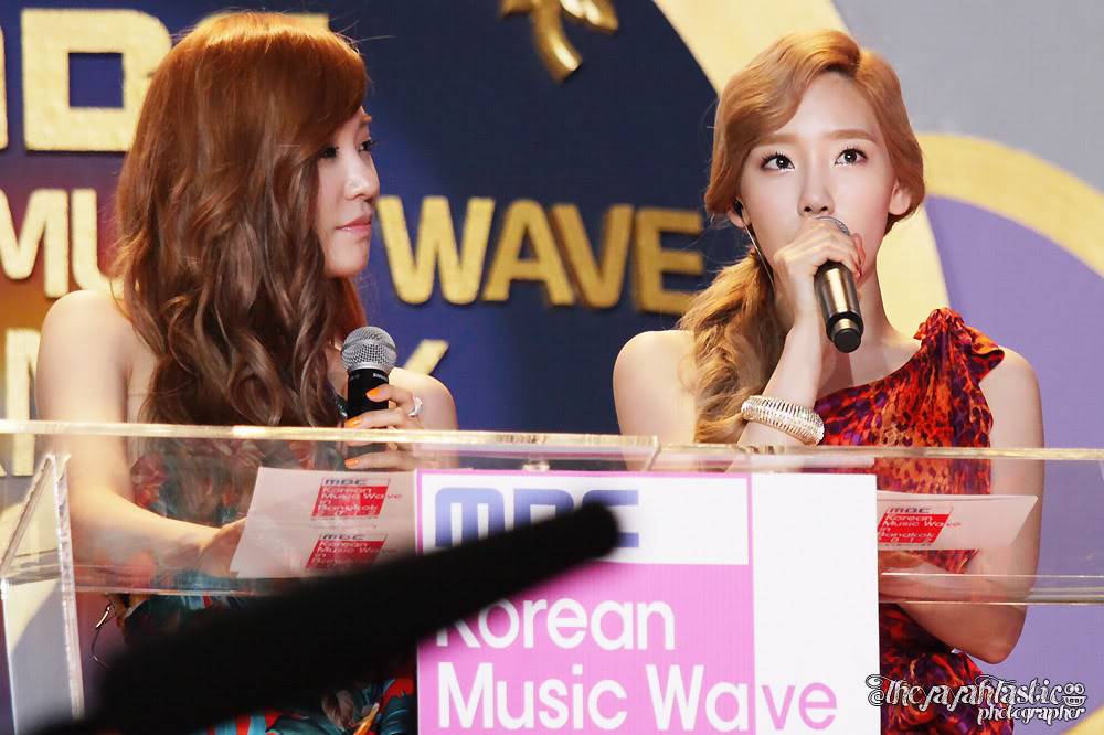 [PIC][05.04.12] LINK DOWN Hình ảnh + videos Taeyeon và Tiffany sang Thái làm MC show Korean Music Wave Tumblr_m24omqxxD51r4mqbno3_1280