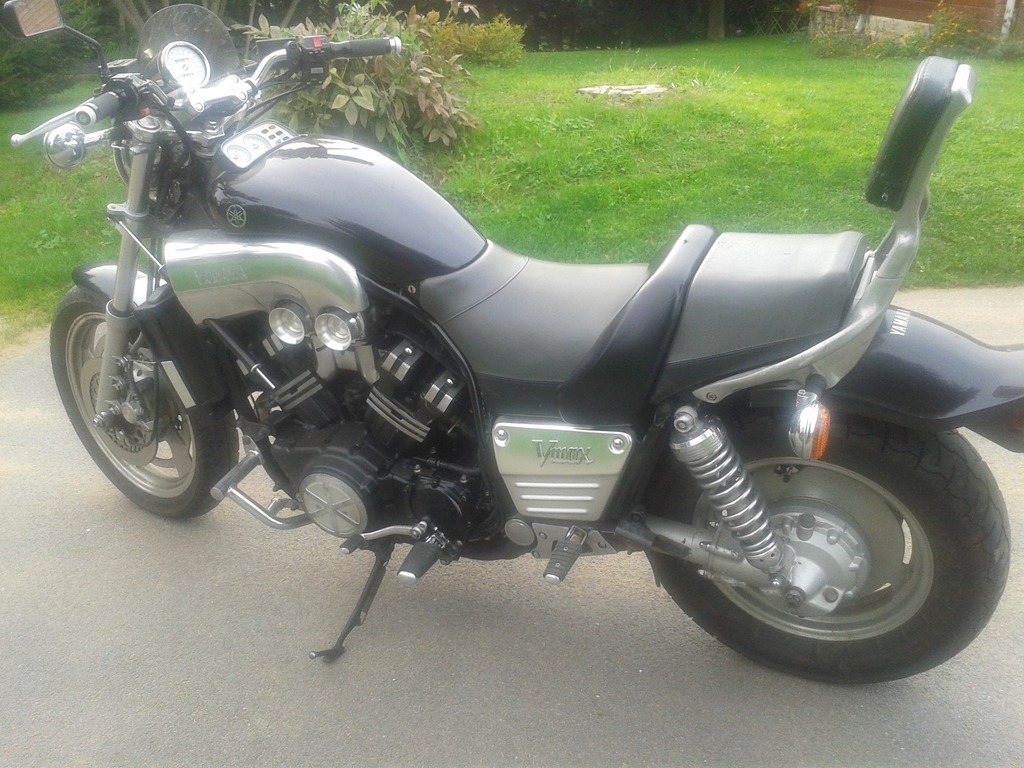 qui a une autre moto dans le garage a cote de l husky. 20140829_180849_zpsxcvprdta