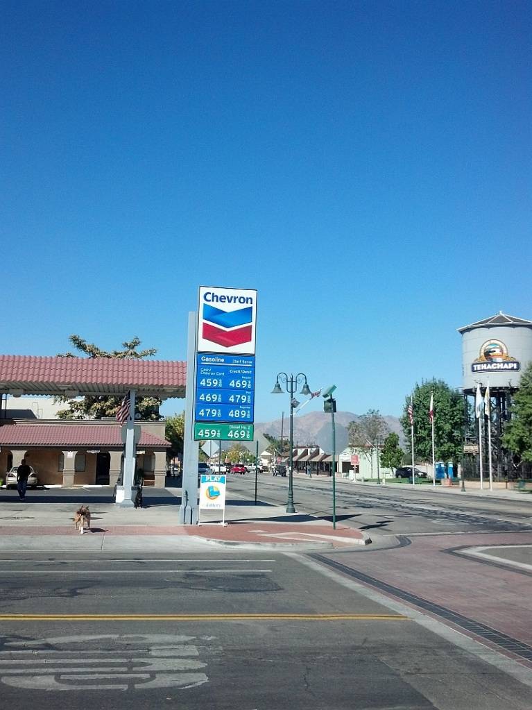 I [do not] heart California 07Oct2012_CalGasolinePrices_Tehachapi