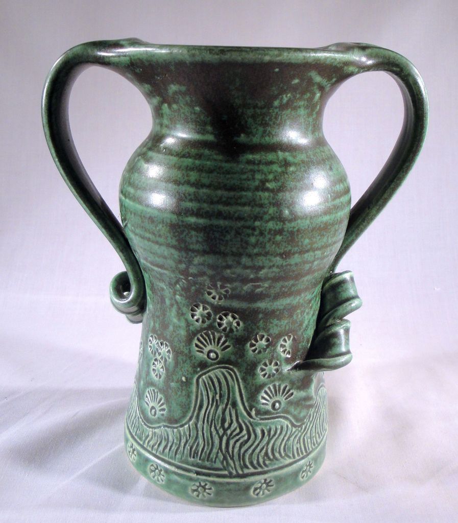 Can anyone id this piece of pottery - Gallina? Sallina Gallina%202_zpssfeiis3c