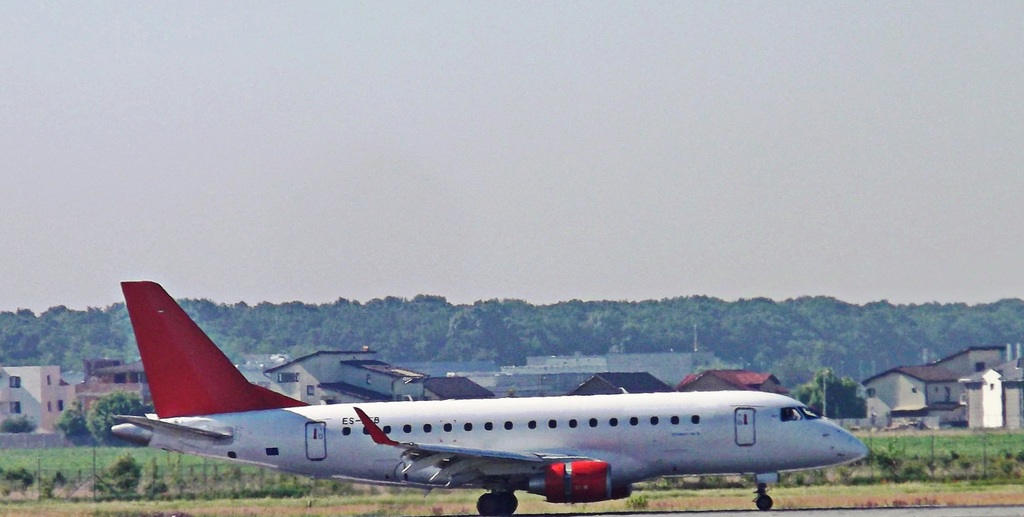  	 Aeroportul Bucuresti - Henri Coanda / Otopeni (OTP / LROP) - Iunie 2015 ES-AEB_zpsdrjqfmlh