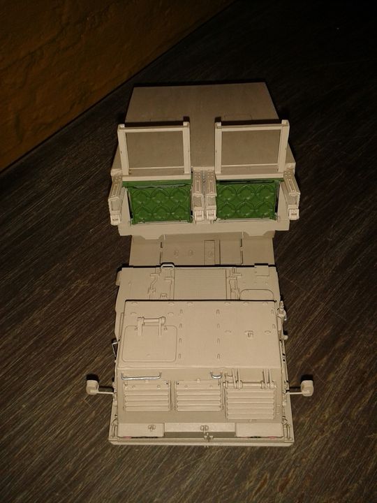 MT: M 270 MLRS USA - Dragón 1:35  20150817_210305_zpslhh3079j