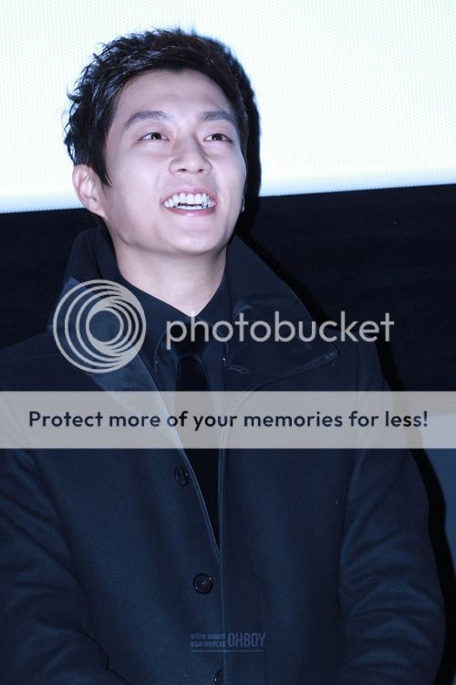 [PICS][19.12.12] Doojoon @ Stage greeting ‘Return of the family’ Tumblr_mfm5bo8nna1qhteglo1_500_zpsf88bd307