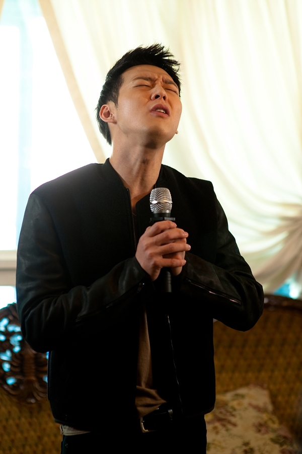 [12.11.12][Pics] Yoochun - Latest BTS Photos of Yoochun on the Set of “Missing You” 2012111201565_0