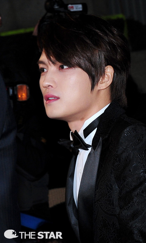 [30.11.12][Pics] Jaejoong - At 33rd Blue Dragon Film Awards 20121130021041