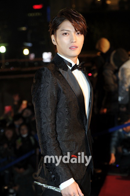 [30.11.12][Pics] Jaejoong - At 33rd Blue Dragon Film Awards 2012113021445311241