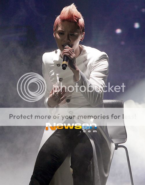 [30.11.12][Pics] Xia Junsu - The 1st World Tour Concert in Oberhausen ,Germany 201212011124533610_4