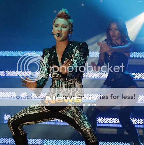 [30.11.12][Pics] Xia Junsu - The 1st World Tour Concert in Oberhausen ,Germany 201212011208483610_3