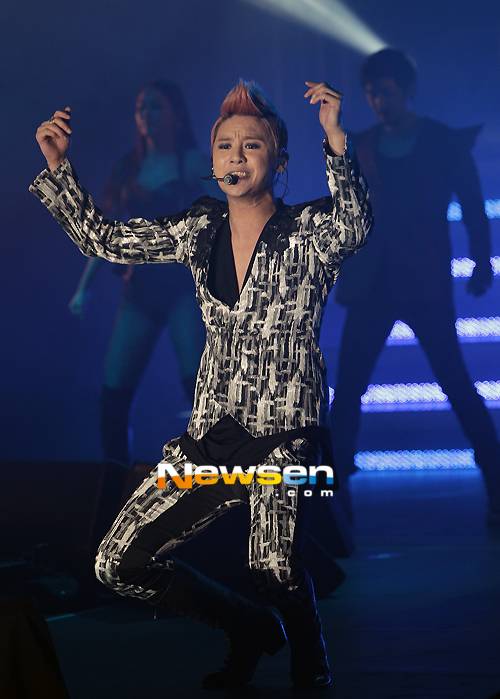 [30.11.12][Pics] Xia Junsu - The 1st World Tour Concert in Oberhausen ,Germany 201212011208483610_4