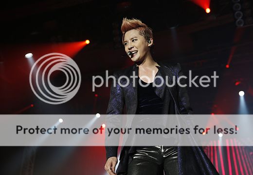 [30.11.12][Pics] Xia Junsu - The 1st World Tour Concert in Oberhausen ,Germany 2012120117115311311