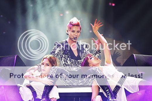 [30.11.12][Pics] Xia Junsu - The 1st World Tour Concert in Oberhausen ,Germany 2012120117124311321