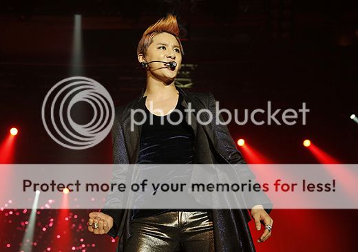 [30.11.12][Pics] Xia Junsu - The 1st World Tour Concert in Oberhausen ,Germany 2012120118005811301