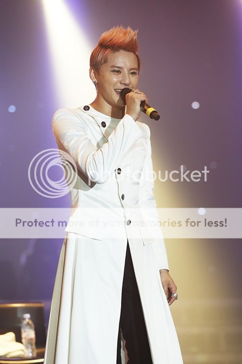[30.11.12][Pics] Xia Junsu - The 1st World Tour Concert in Oberhausen ,Germany 2012120120035024101