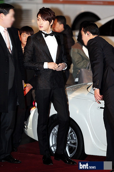 [30.11.12][Pics] Jaejoong - At 33rd Blue Dragon Film Awards 899f4ad331807034f5d1c23