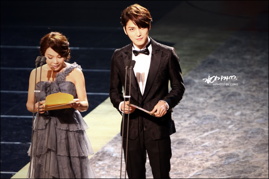 [30.11.12][Pics] Jaejoong - At 33rd Blue Dragon Film Awards Cr1