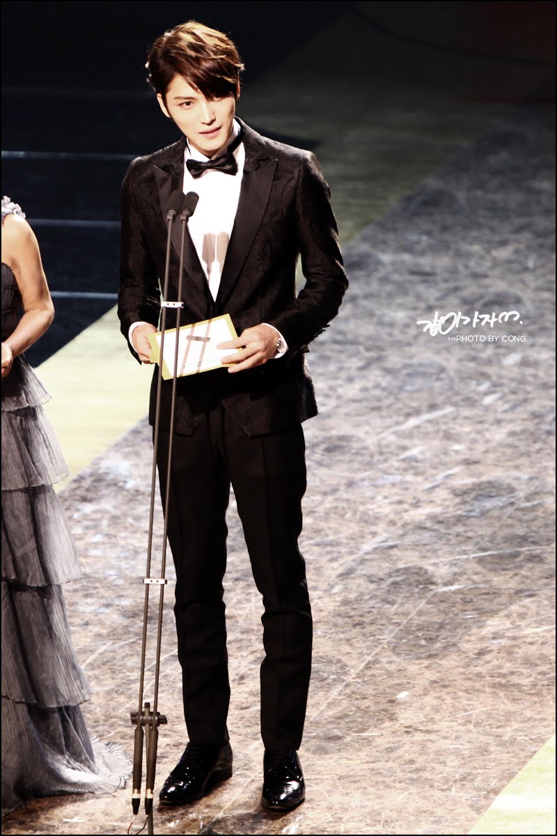 [30.11.12][Pics] Jaejoong - At 33rd Blue Dragon Film Awards Cr2