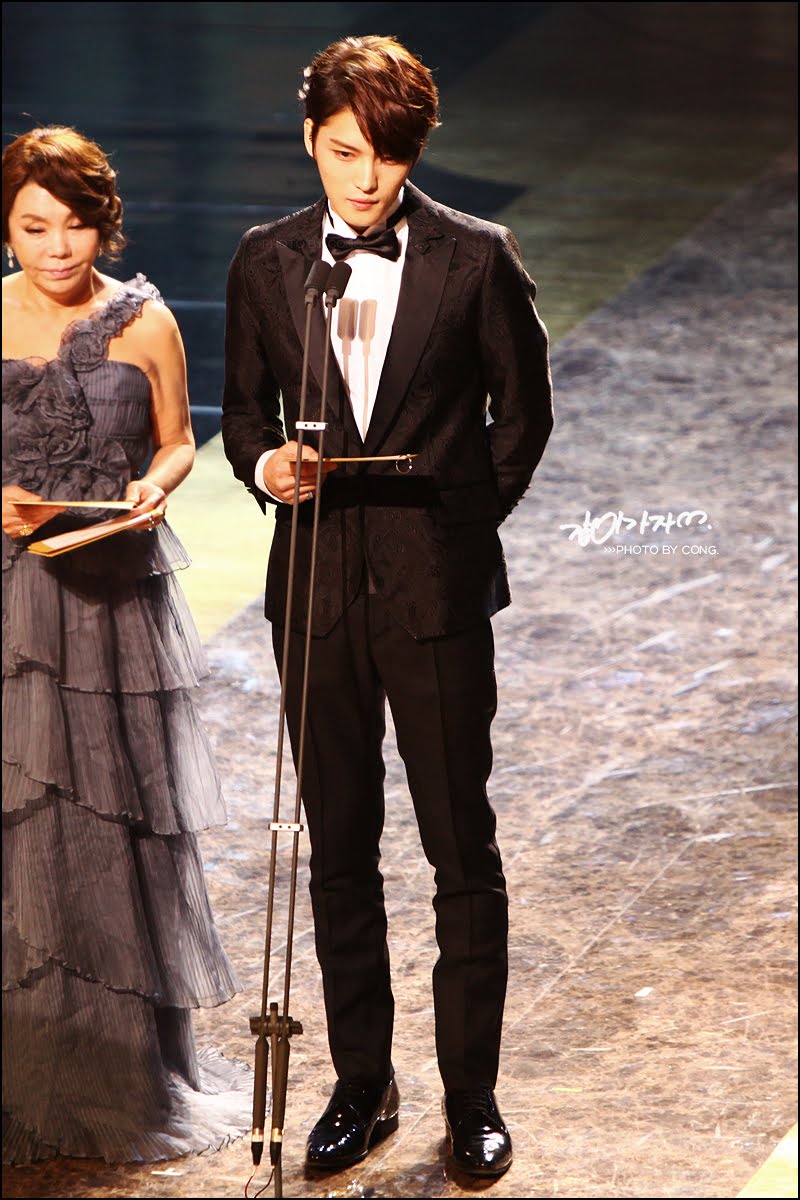 [30.11.12][Pics] Jaejoong - At 33rd Blue Dragon Film Awards Cr3