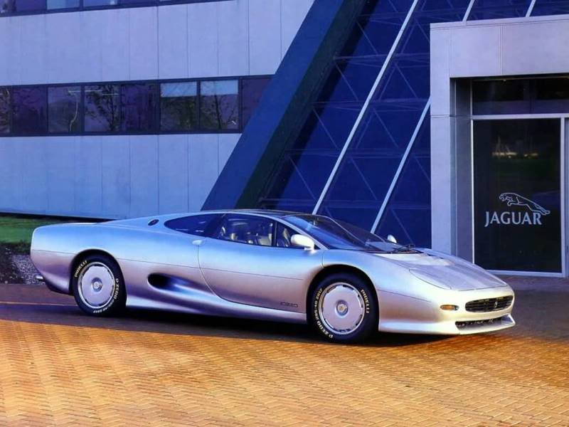 Garažas. Jaguar-xj220