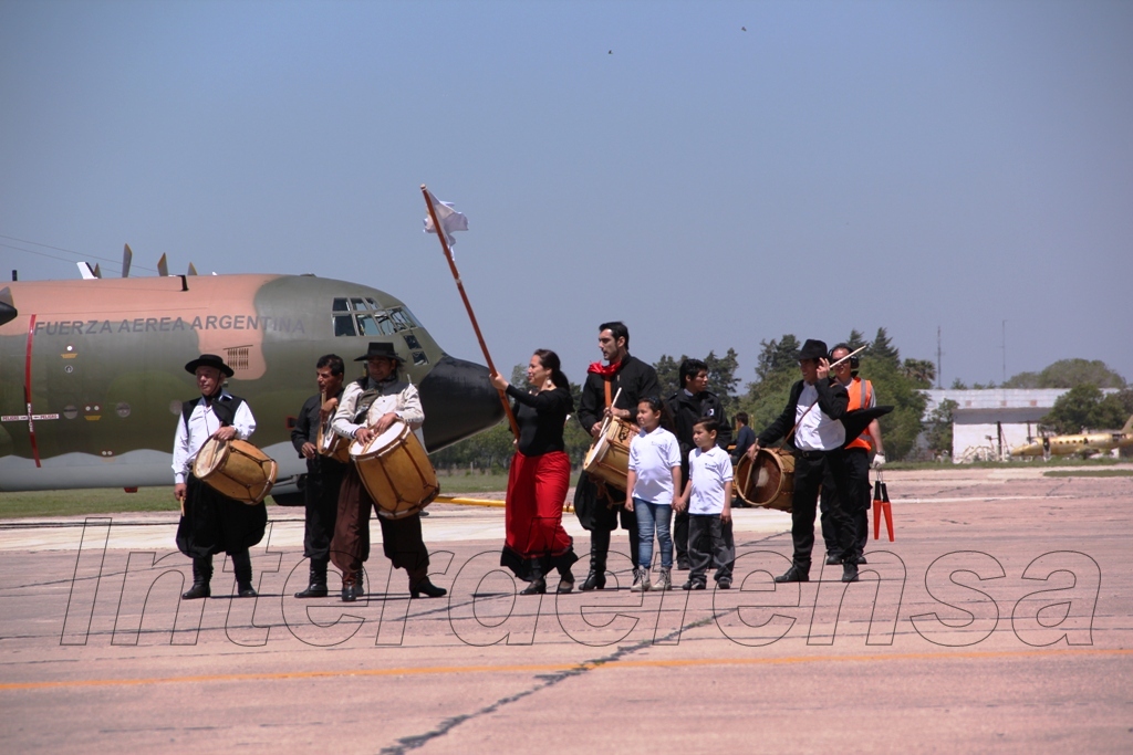 IMAGENES DEL 85º ANIVERSARIO DE LA FABRICA ARGENTINA DE AVIONES - COBERTURA DE INTERDEFENSA - Página 2 85Anivytr153jpgachijpgL_zps8aa16eee