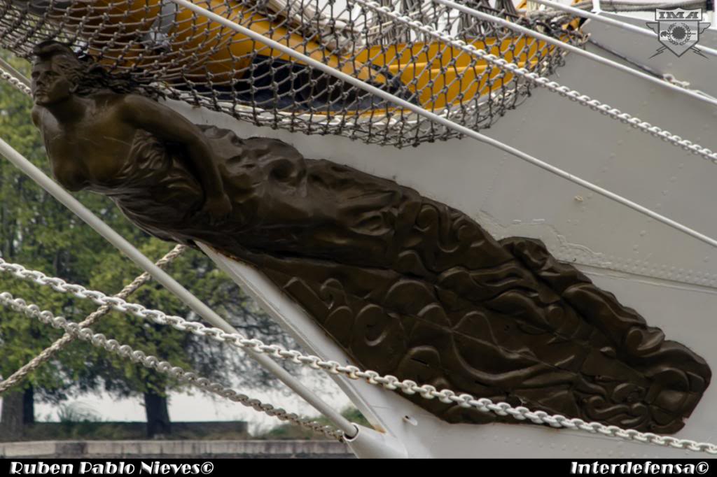 Fragata ARA Libertad  arribó a la ciudad de Buenos Aires con un contingente de estudiantes secundarios y cadetes navales IMG_2830_zps17a07cba