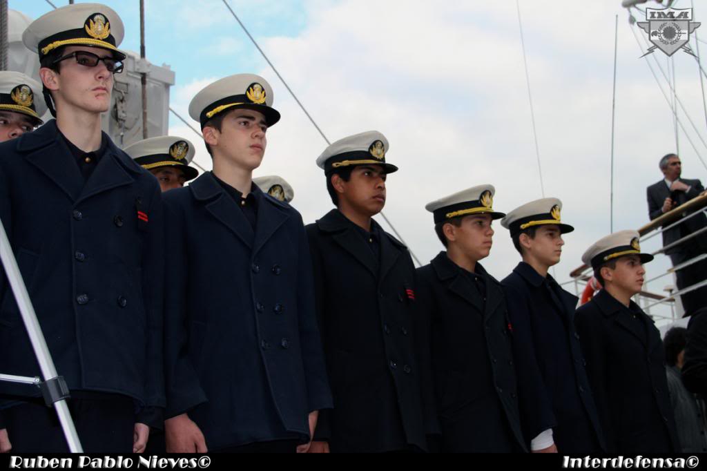 Fragata ARA Libertad  arribó a la ciudad de Buenos Aires con un contingente de estudiantes secundarios y cadetes navales IMG_2917_zps9a1b42fc