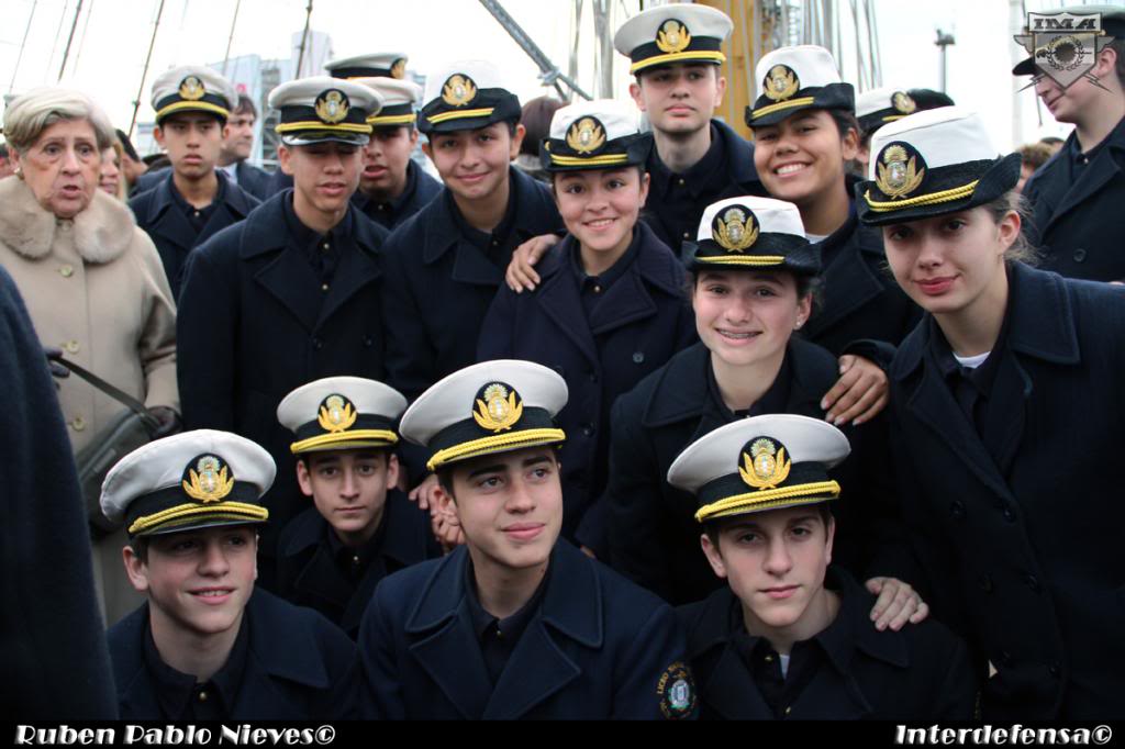 Fragata ARA Libertad  arribó a la ciudad de Buenos Aires con un contingente de estudiantes secundarios y cadetes navales IMG_3049_zpsa0035a5d