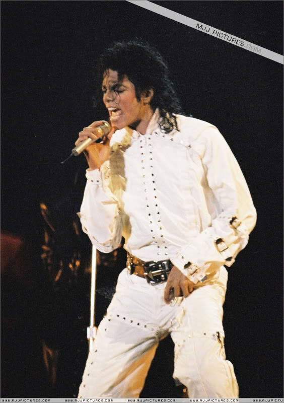 tour - Bad World Tour Onstage- Various - Page 3 1082