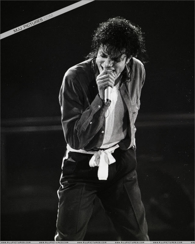 tour - Bad World Tour Onstage- Various - Page 3 1682