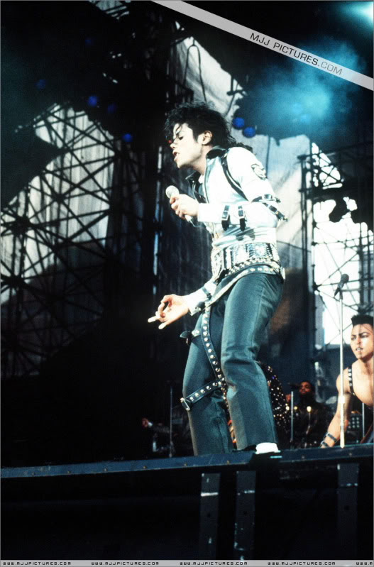tour - Bad World Tour Onstage- Various - Page 2 438