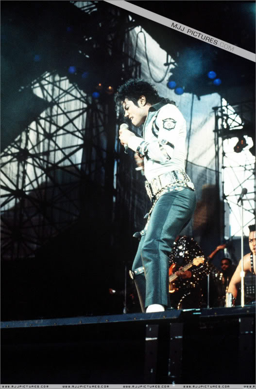 tour - Bad World Tour Onstage- Various - Page 2 439