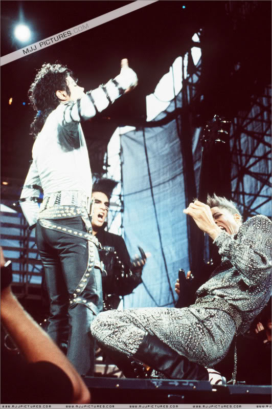 tour - Bad World Tour Onstage- Various - Page 2 440