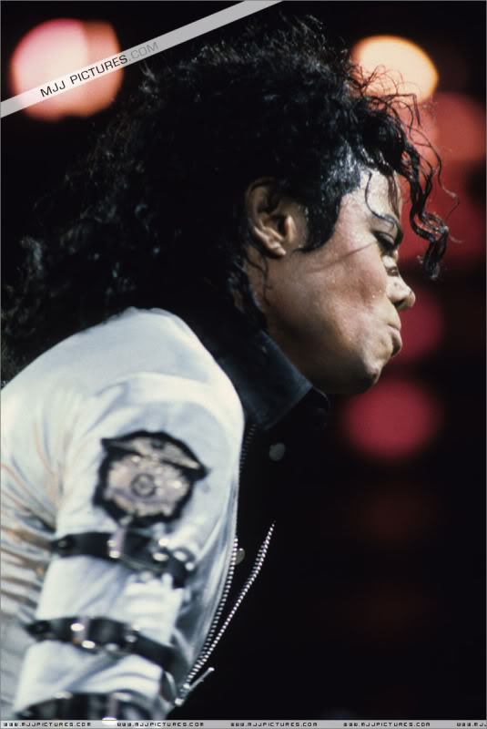 tour - Bad World Tour Onstage- Various - Page 2 488