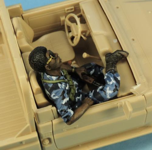 Nouveautés  KITS MAQUETTES TANK KMT%20Ref%20KMT35033F%20milicien%20africain%2003_zpsqiddarna