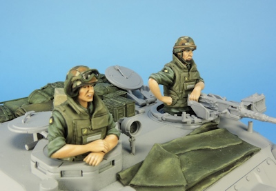 Nouveautés  KITS MAQUETTES TANK KMT%20Ref%20KMT35039F%20AuF1%20crew%2040e%20RA%20Summer%201995%20Mount%20Igman%20Bosnia%2003_zpszf5cwfjs