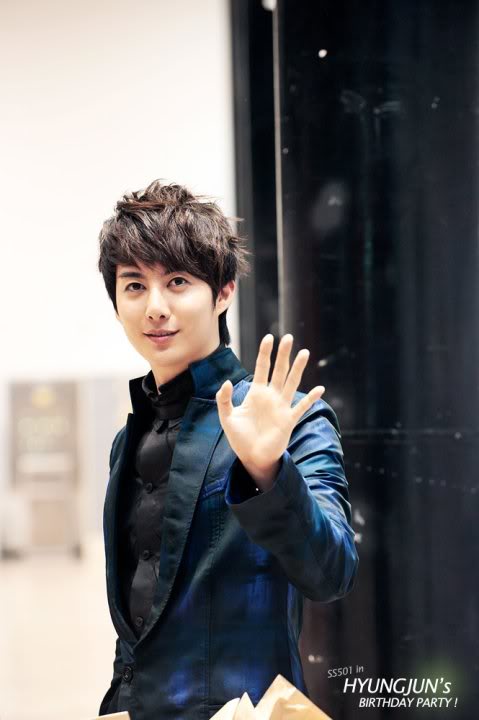 صور kim hyung jun AljiULyCEAIR2cu