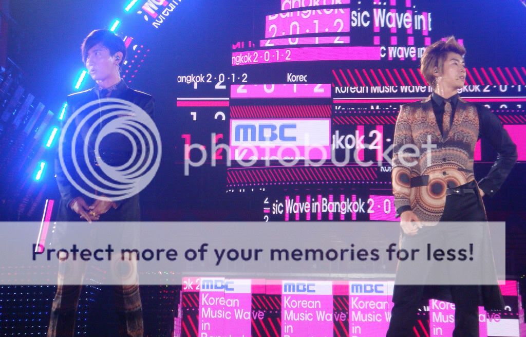 FOTOS "MBC Korean Music Wave" en Bangkok - TVXQ (07/04/2012) parte 2 0fb1fd1fd9f9d72a71255bbdd42a2834369bbbde