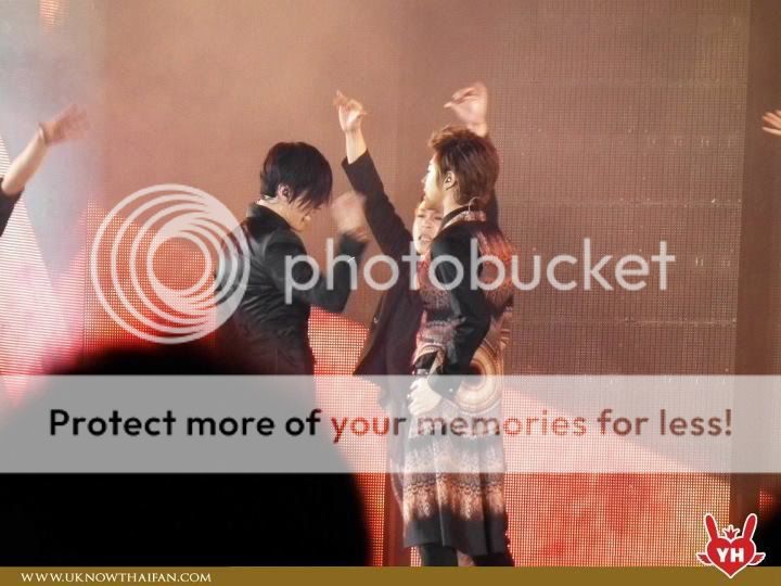 FOTOS "MBC Korean Music Wave" en Bangkok - TVXQ (07/04/2012) parte 3 301876_338893999502871_100450676680539_944820_891496401_n