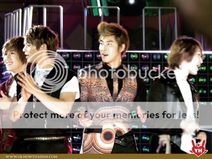 FOTOS "MBC Korean Music Wave" en Bangkok - TVXQ (07/04/2012) parte 3 485872_338894932836111_100450676680539_944843_1316770376_n