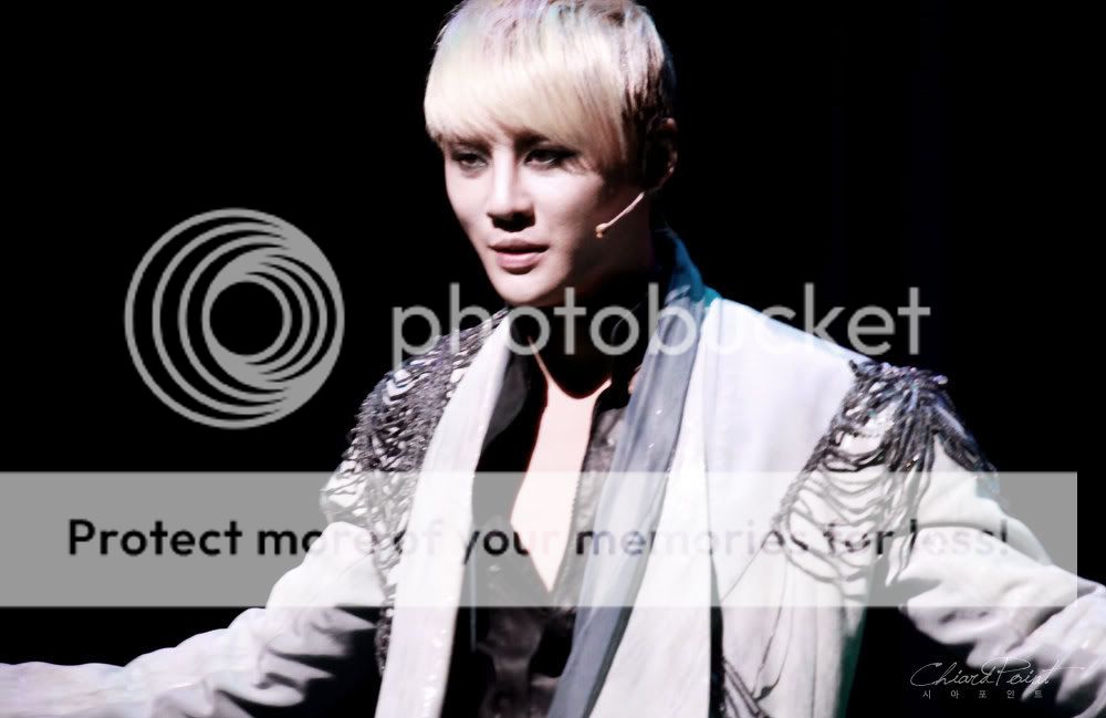 FOTOS "Musical ELISABETH" - Junsu (08/04/2012) 55eeb4dd2f2eb938f1a4d852d5628535e4dd6f5e