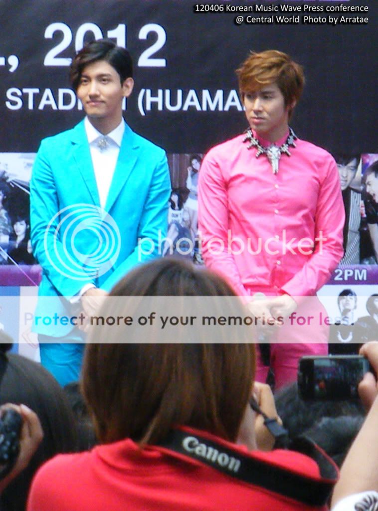 FOTOS "MBC Korean Music Wave" en Bangkok - Conferencia de Prensa (06/04/2012) parte 4 5769acfbd72a60598f44f8ba2834349b023bbaa6