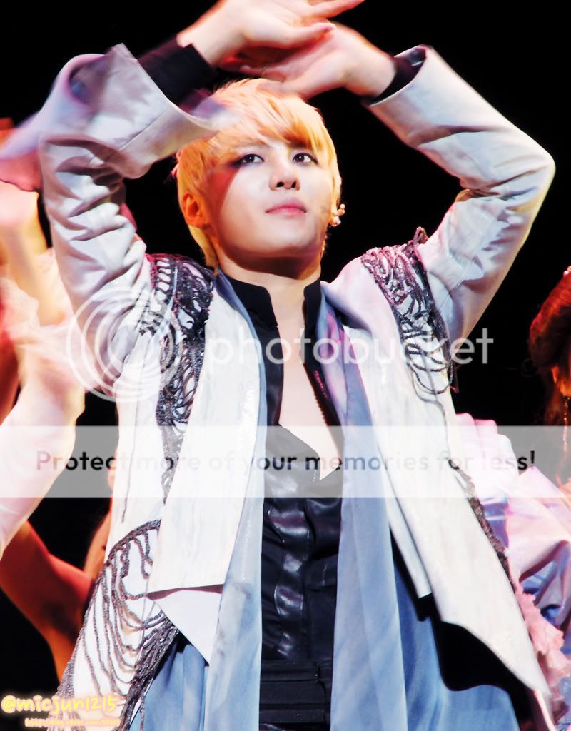 FOTOS "Musical ELISABETH" - Junsu (08/04/2012) 6450dedfjw1drs8fw5v72j