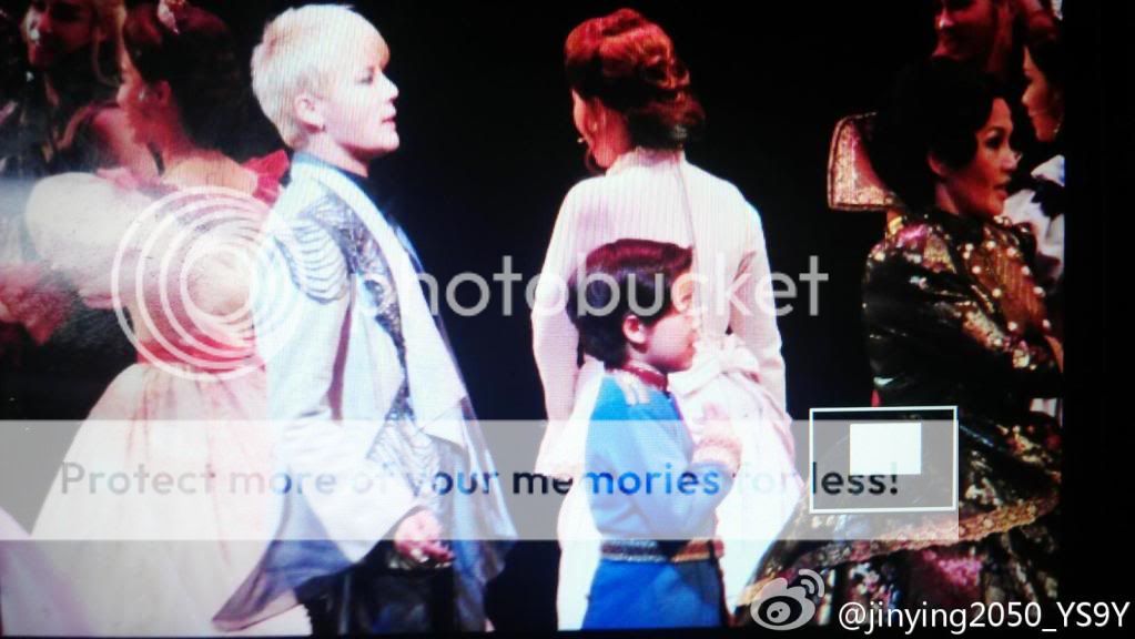 FOTOS "Musical ELISABETH" - Junsu (08/04/2012) 6af6965fjw1drsakvrh6vj