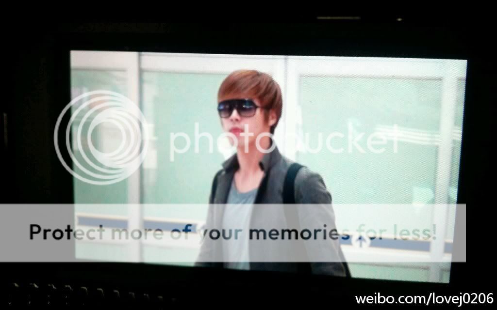 FOTOS "Aeropuerto Gimpo" - TVXQ (05/04/2012) 6ce36fa8jw1drojmtadorj