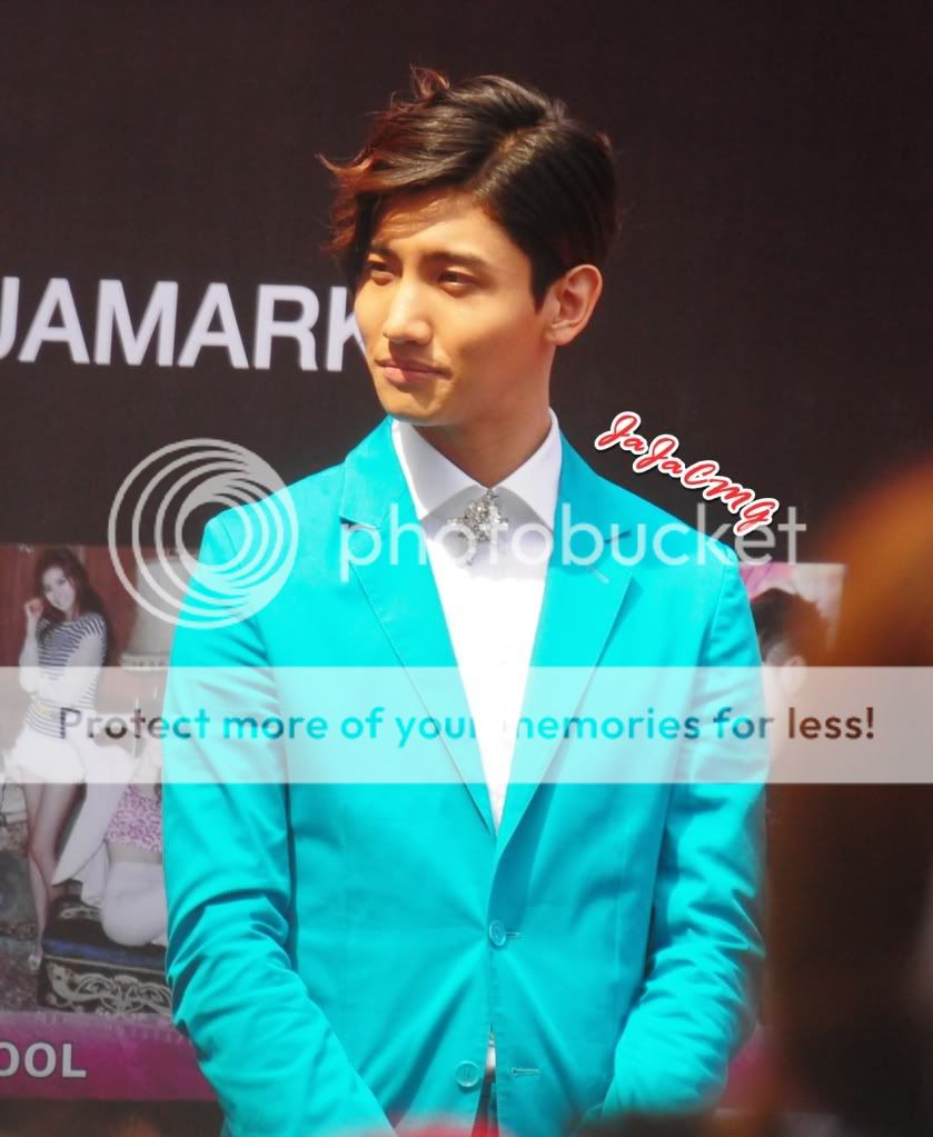 FOTOS "MBC Korean Music Wave" en Bangkok - Conferencia de Prensa (06/04/2012) parte 4 73078effd7ca7bcb919cd78fbe096b63f724a844