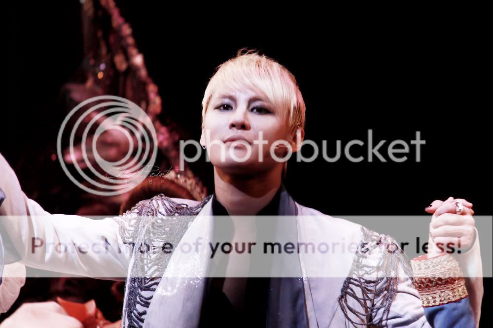 FOTOS "Musical ELISABETH" - Junsu (08/04/2012) B212325df8198618c5f54d244aed2e738ad4e6f2