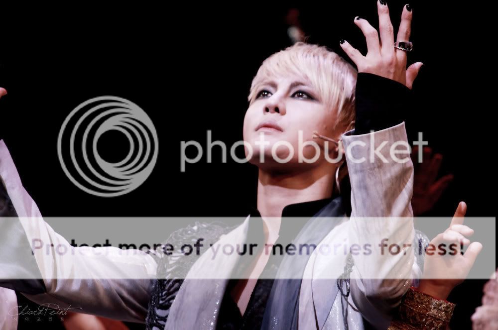 FOTOS "Musical ELISABETH" - Junsu (08/04/2012) B808c89cf603738d44a2ae82b31bb051f919ecb8