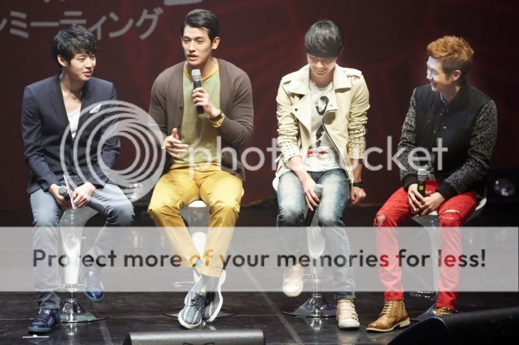 FOTOS "Rooftop Prince" Fanmeeting (31/03/2012) Parte 4 De5jf9