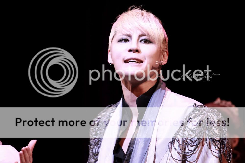 FOTOS "Musical ELISABETH" - Junsu (08/04/2012) E1f71b29bc315c60b627c94f8db1cb13485477f1