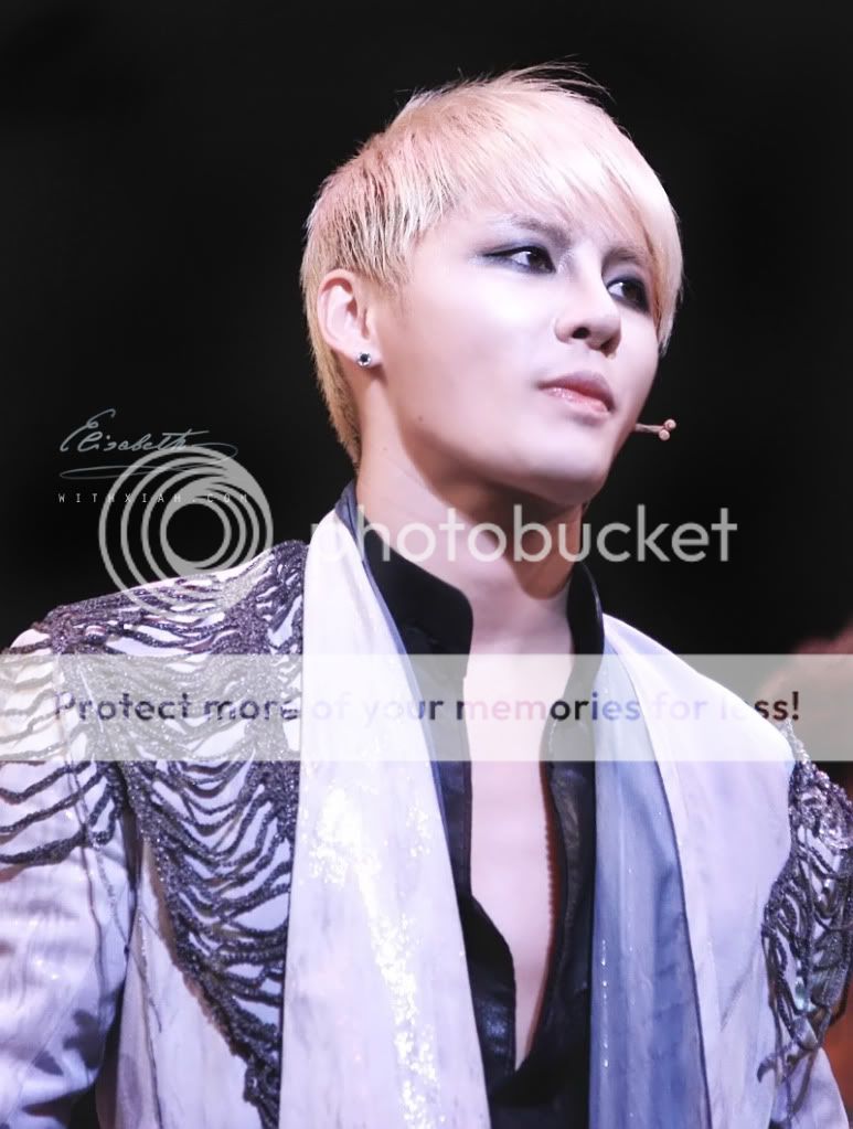 FOTOS "Musical ELISABETH" - Junsu (08/04/2012) E1fe9925bc315c60cb72c24f8db1cb13485477af